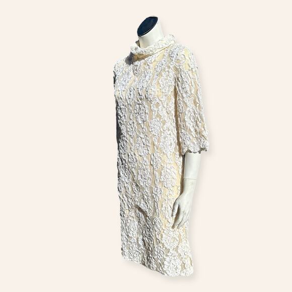 Vintage Cream Lace Shift Dress | Floral Overlay | Mod Bridal Style size 6 - Picture 2 of 4